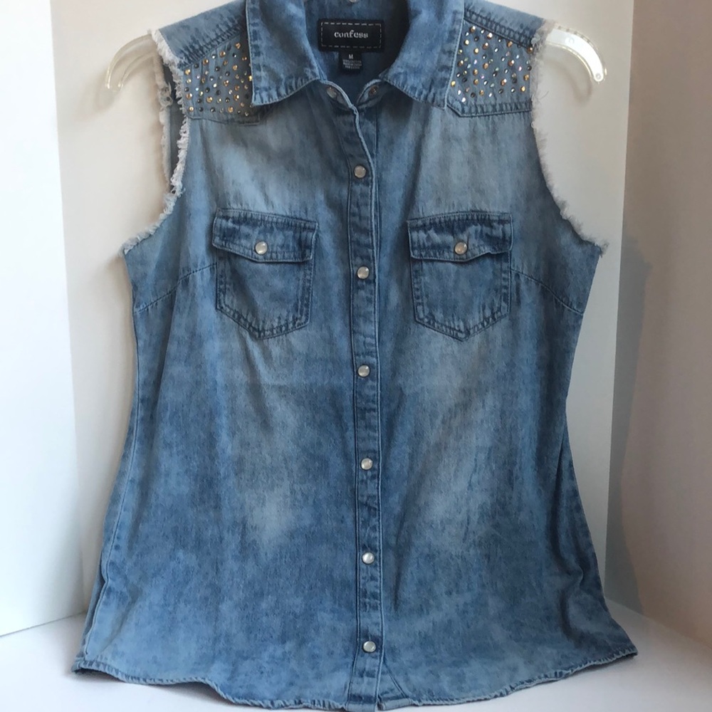 Confess snap front rhinestone sleeveless top size medium